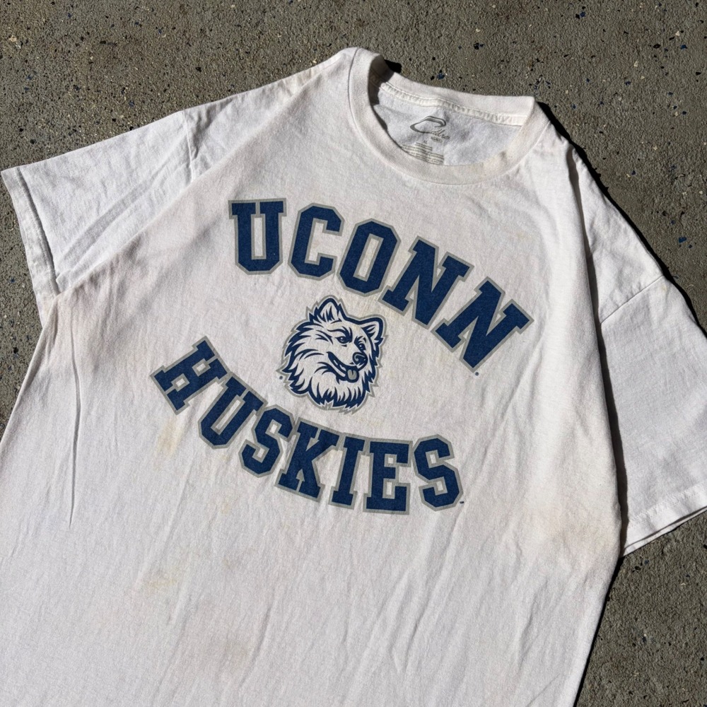 Cadre UConn Huskies‎ Graphic T-Shirt Mens XL White NCAA College Short Sleeve Tee